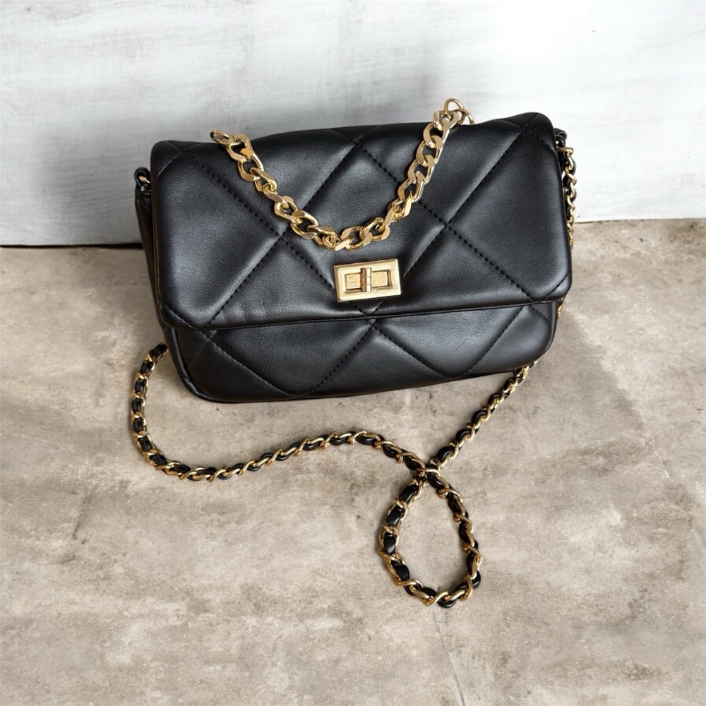 Urban Expressions Black Quilted Crossbody Bag